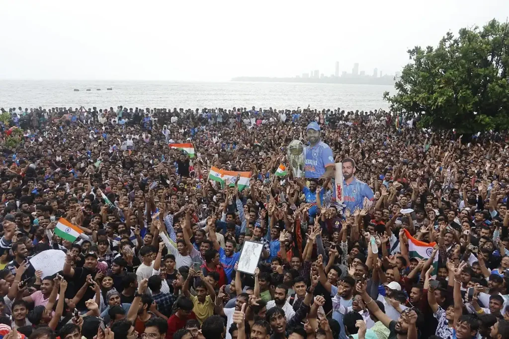 Scenes from the Victory Parade at Mumbai