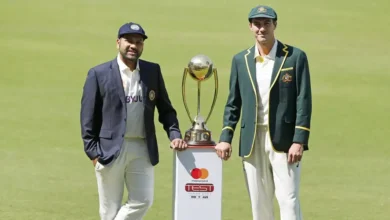 India and Australia captains with Border Gavaskar Trophy